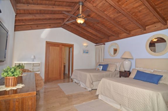 Golf-Villa-lake-view (5)